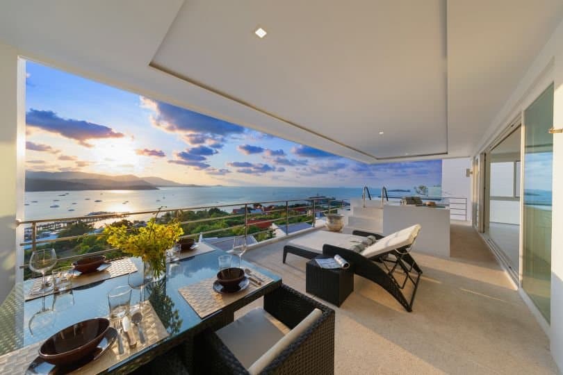 3 Bedrooms Penthouse with Private Plunge Pool — A plunge pool above the bay