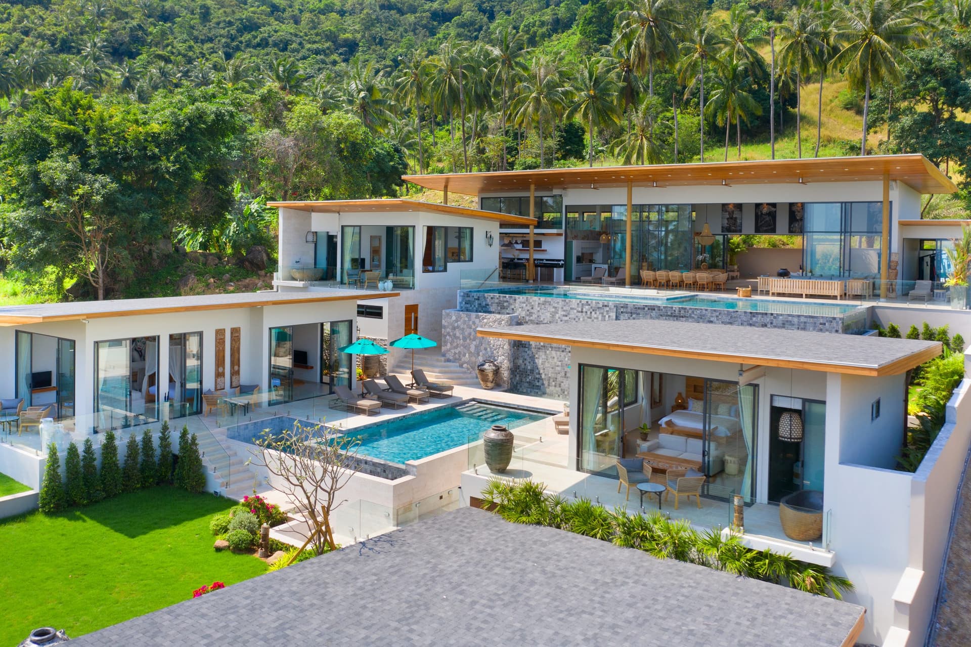 Hillside Sea-View 6-Bedroom Villa — Chaweng — Water level with the main floor