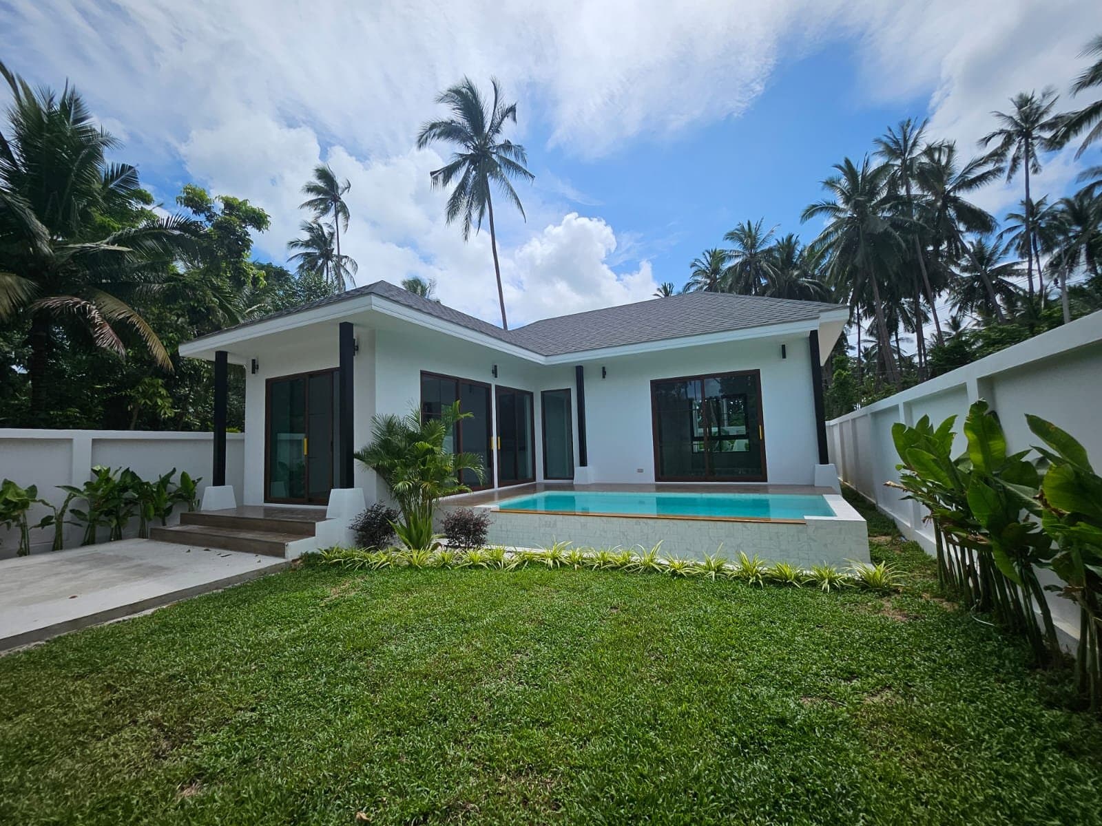 Pool Garden Villa 2 Bedrooms 2 Bathrooms 6.8 MB. at Meanam soi 5 — A pool wrapped in garden