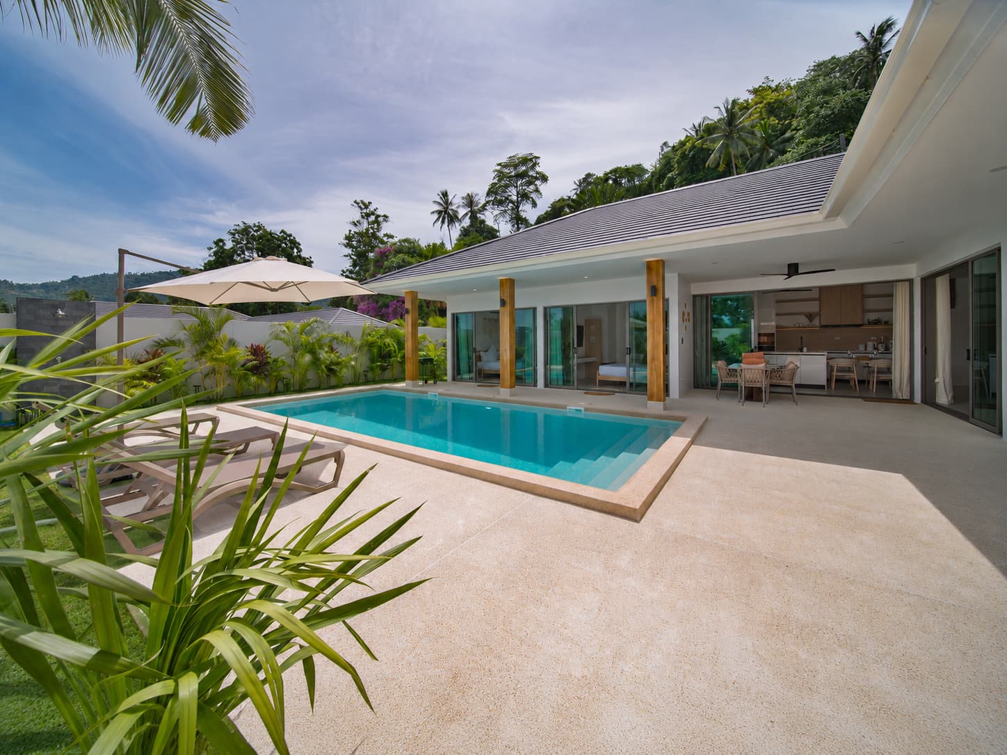 Three-bedroom pool villa for sale in Lamai, Koh Samui — Восемь на четыре метра воды
