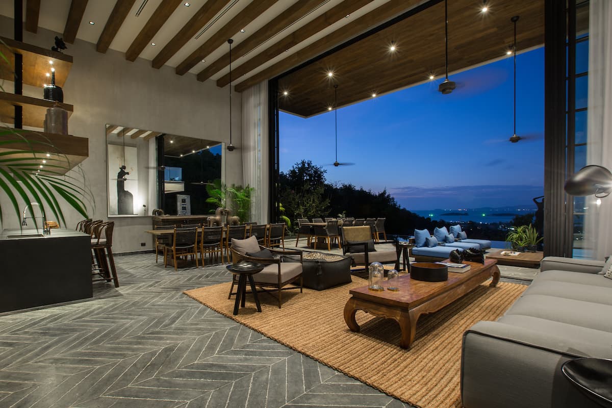 Hillside Sea-View 5-Bedroom Villa — Choeng Mon — High ceilings and open flanks
