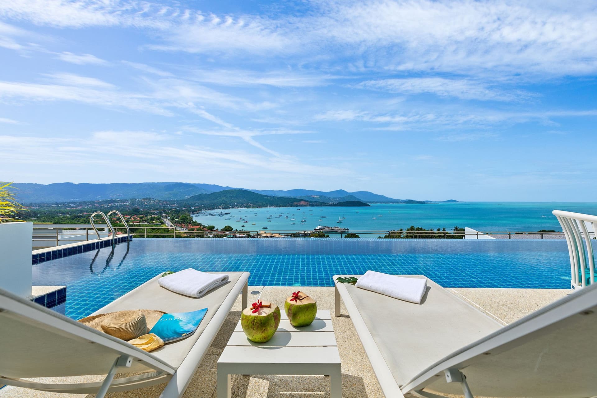 Sea-View 2-Bedroom Apartment, 118 m² — Bang Rak — The Gulf held in the frame