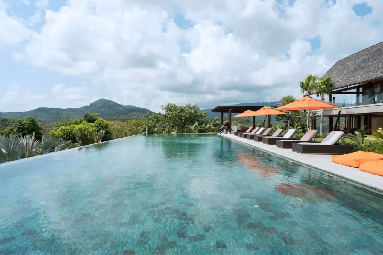 Exceptional 6-Bedroom Luxury Villa with Panoramic Sea Views — Бассейн над долиной Бопхут