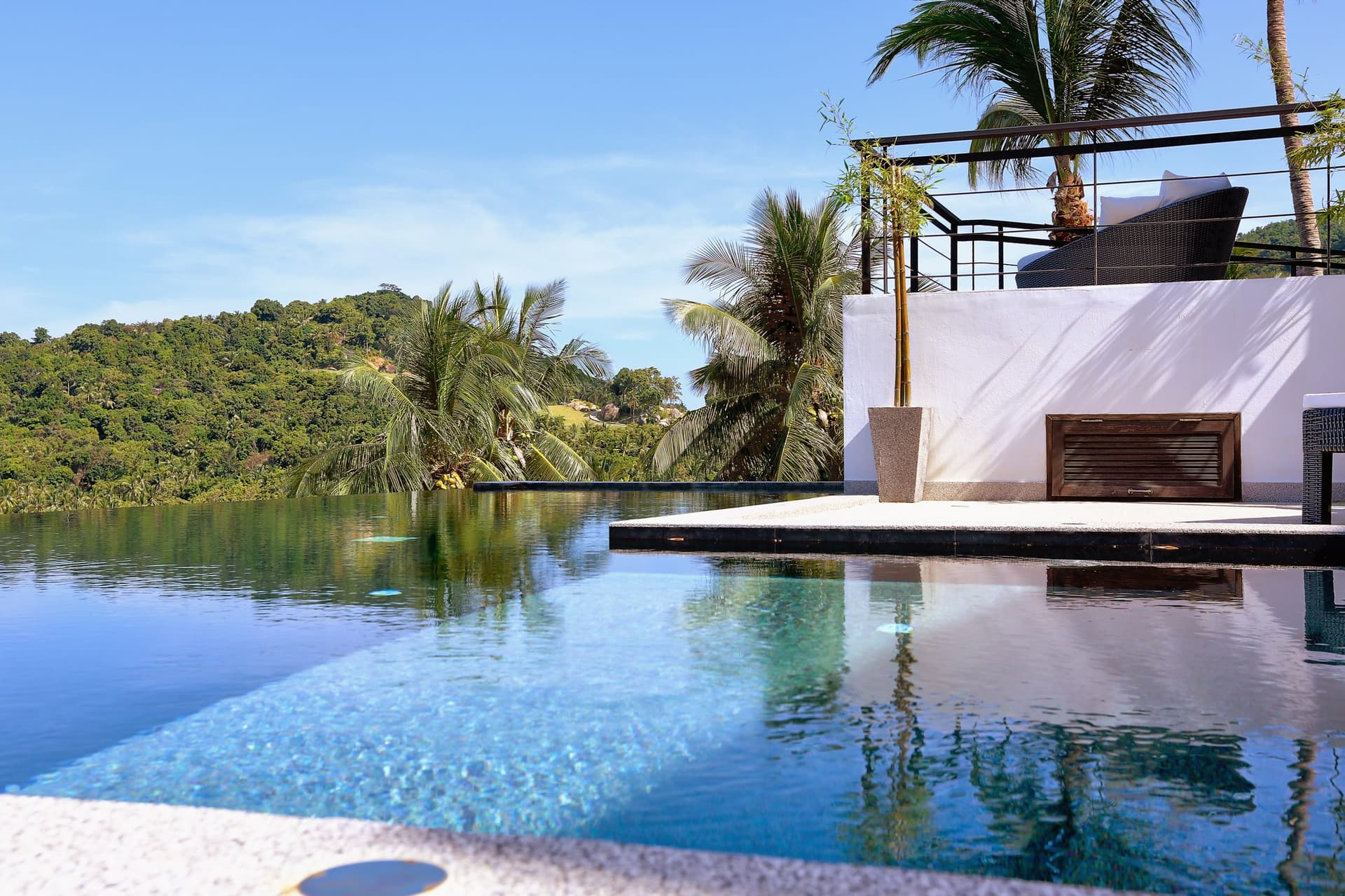 5-Bedroom Villa — Chaweng Noi — A stone path down to a quieter seat
