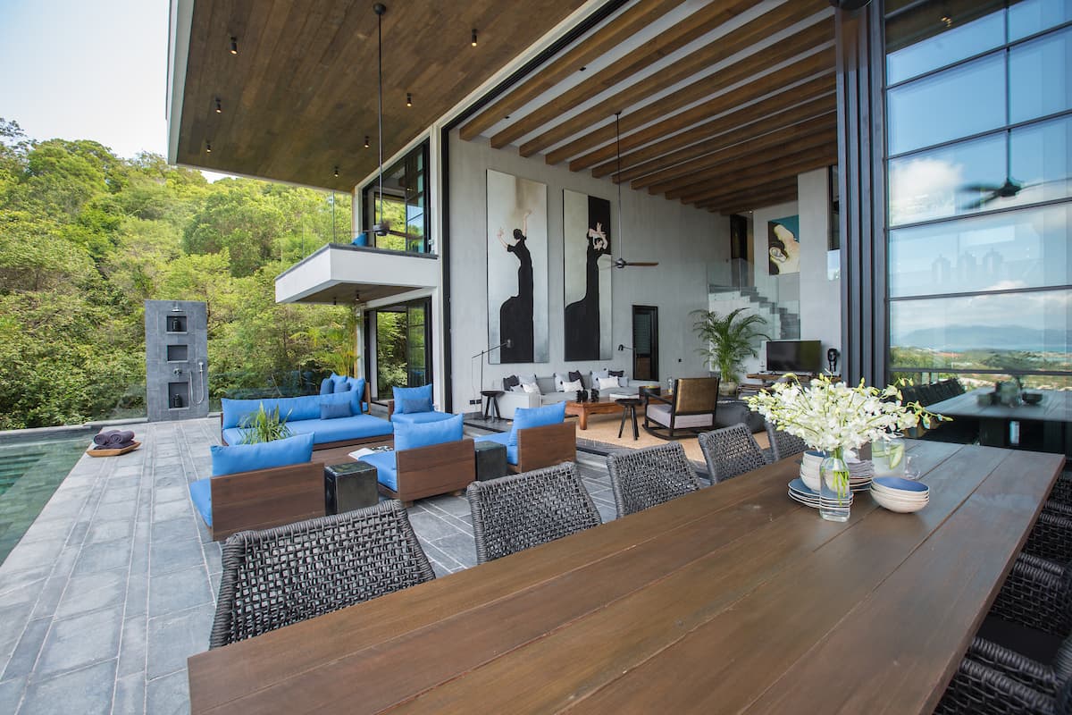 Hillside Sea-View 5-Bedroom Villa — Choeng Mon — An infinity pool over the strait