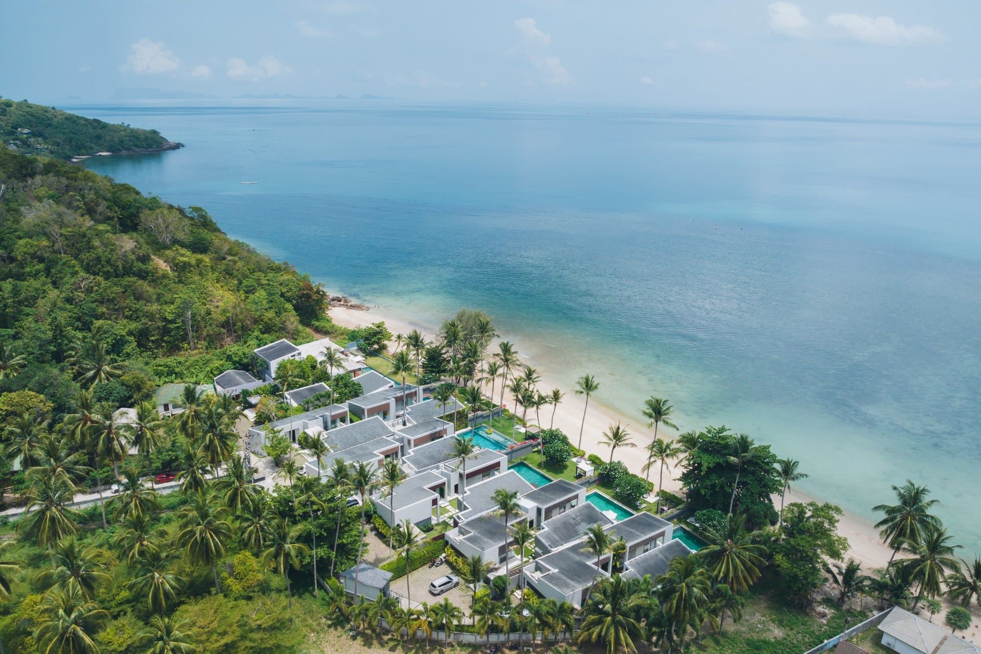 Amazing Beachfront Luxury Manson — Grounds that end at the beach
