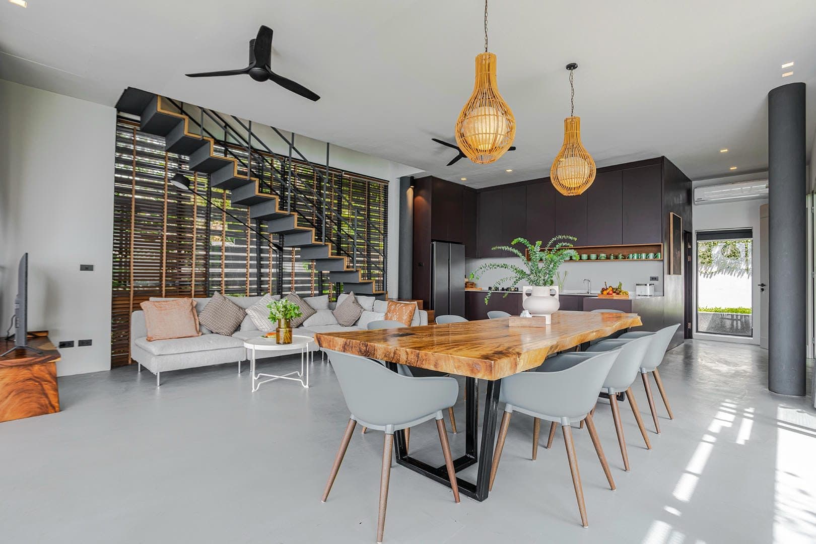 4-Bedroom Villa — Chaweng Noi — One pavilion folds out to the garden