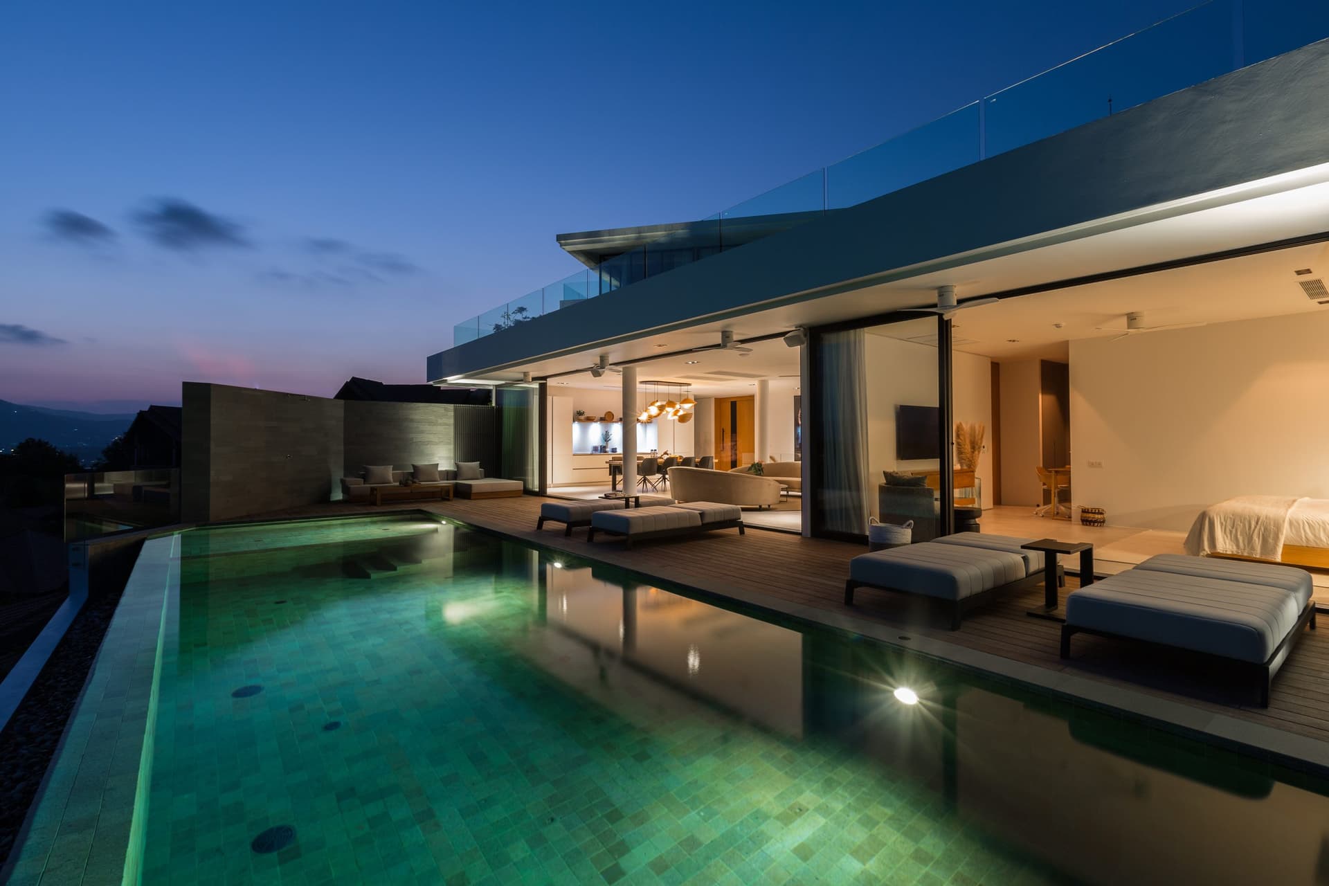 Sea-View 3-Bedroom Villa — North Chaweng — The pool deck as the main room