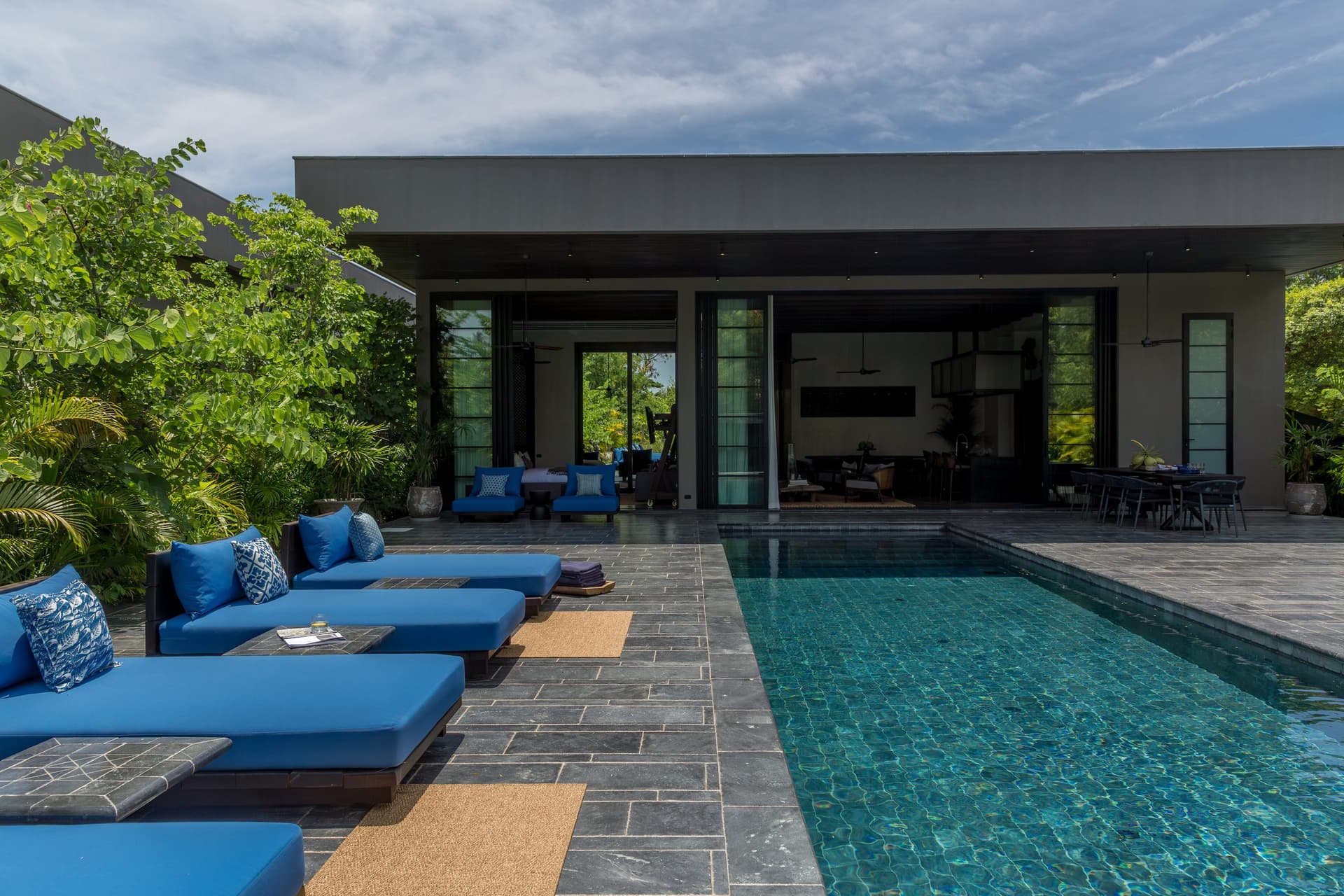 Garden 4-Bedroom Pool Villa — Plai Laem — Living space open to the pool