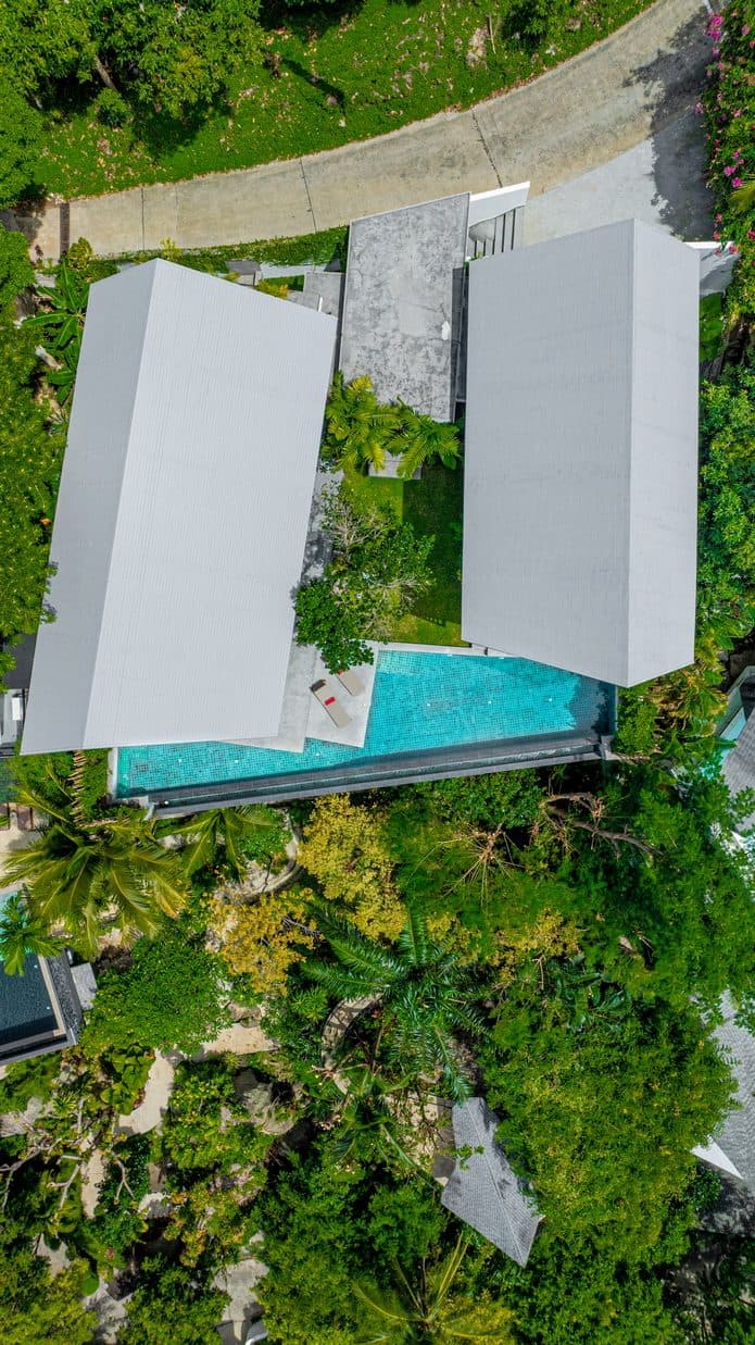 4-Bedroom Villa — Chaweng Noi — The view crosses lawn before water