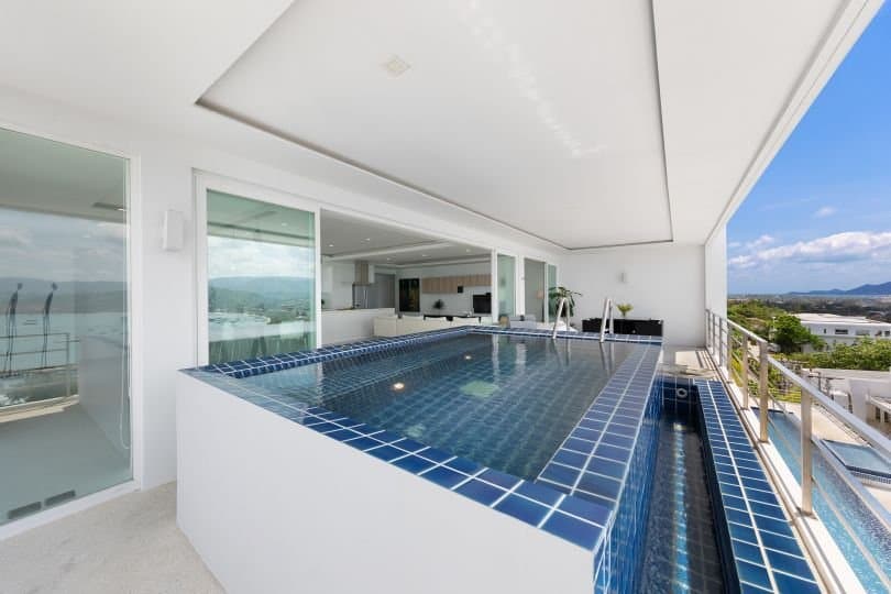 3 Bedrooms Penthouse with Private Plunge Pool — Sea light across the main room