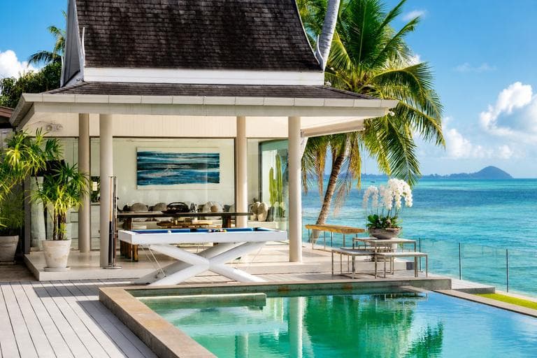 Beachfront 4-Bedroom Villa — Nathon — Main room facing the water