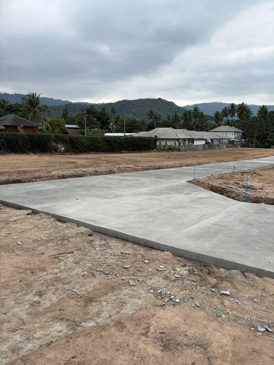 Земельные участки между пляжами Mae Nam и Bophut, Самуи — от 613 до 1 600 м² — Ровная земля у зелёной гряды