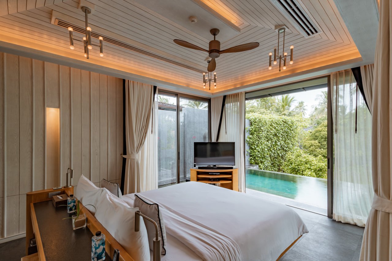 2-Bedroom Luxury Pool Villa with Private Pool & Tropical Garden — A dressing room behind the bed