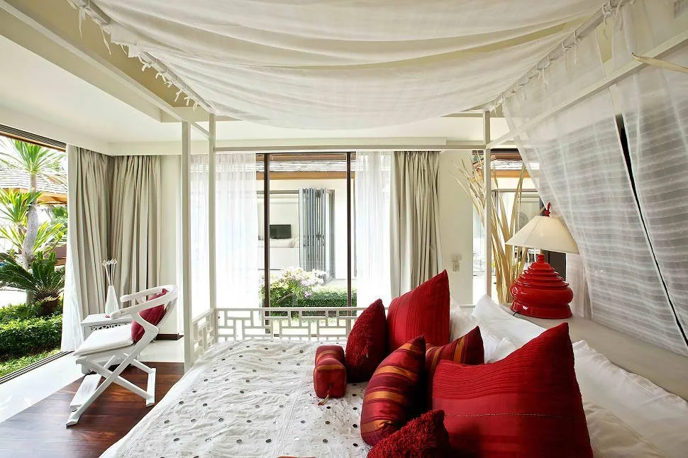 Beachfront 4-bedroom villa with infinity pool, private chef and full staff, Bophut — Four en-suite rooms, eight guests