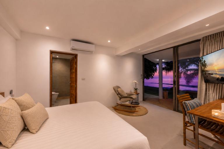 Beachfront 4-Bedroom Villa — Nathon — Sunset window from the bed