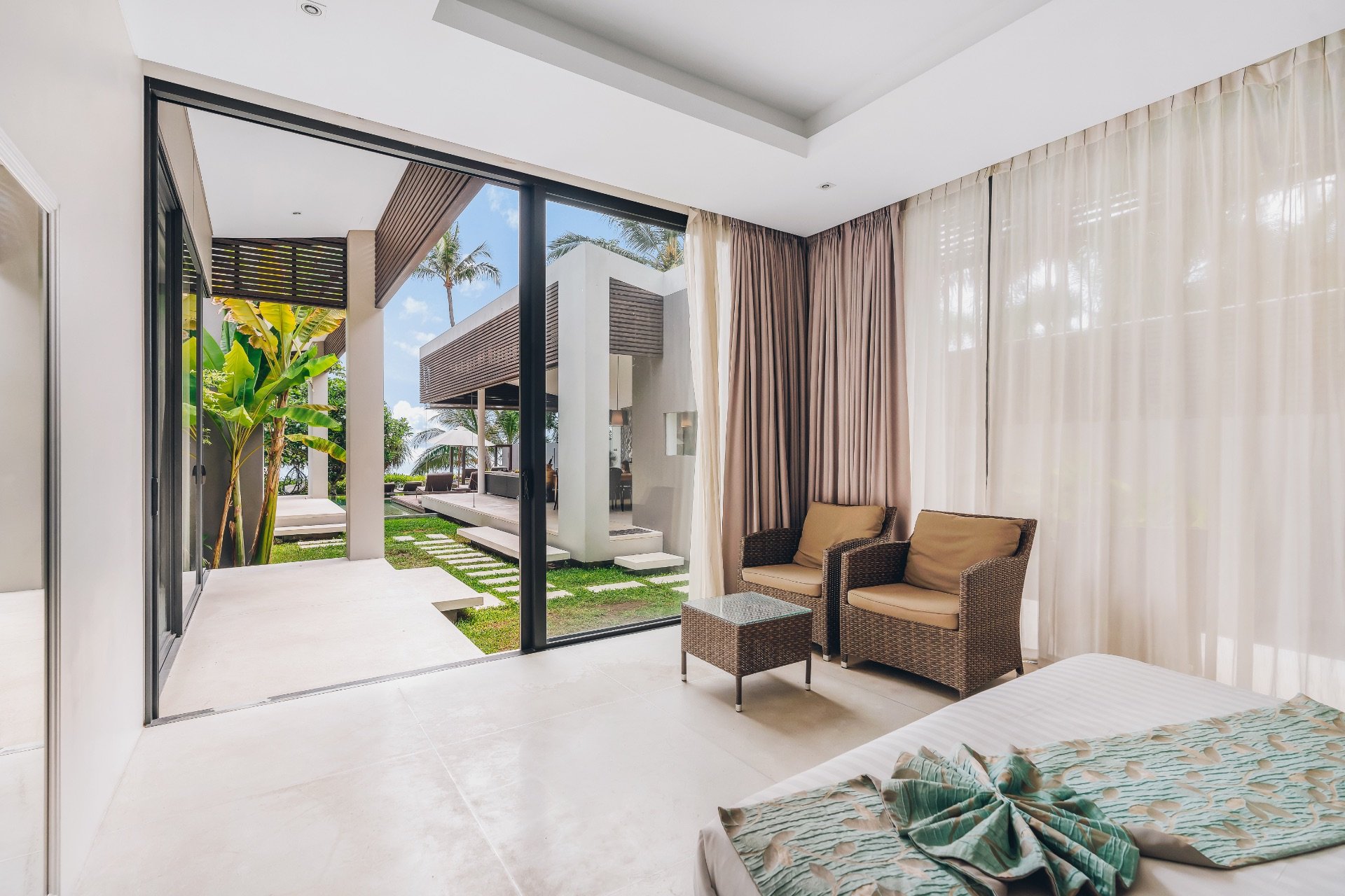 Amazing Beachfront Luxury Manson — Bedrooms that host well