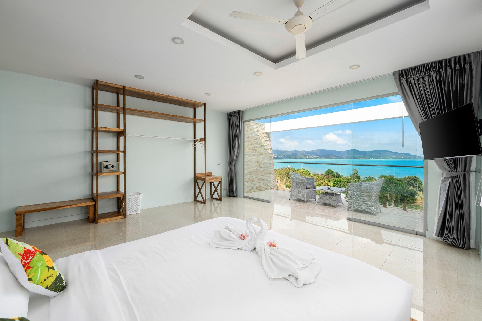 Stunning Seaview Property for rental business or living — A master bedroom with a balcony