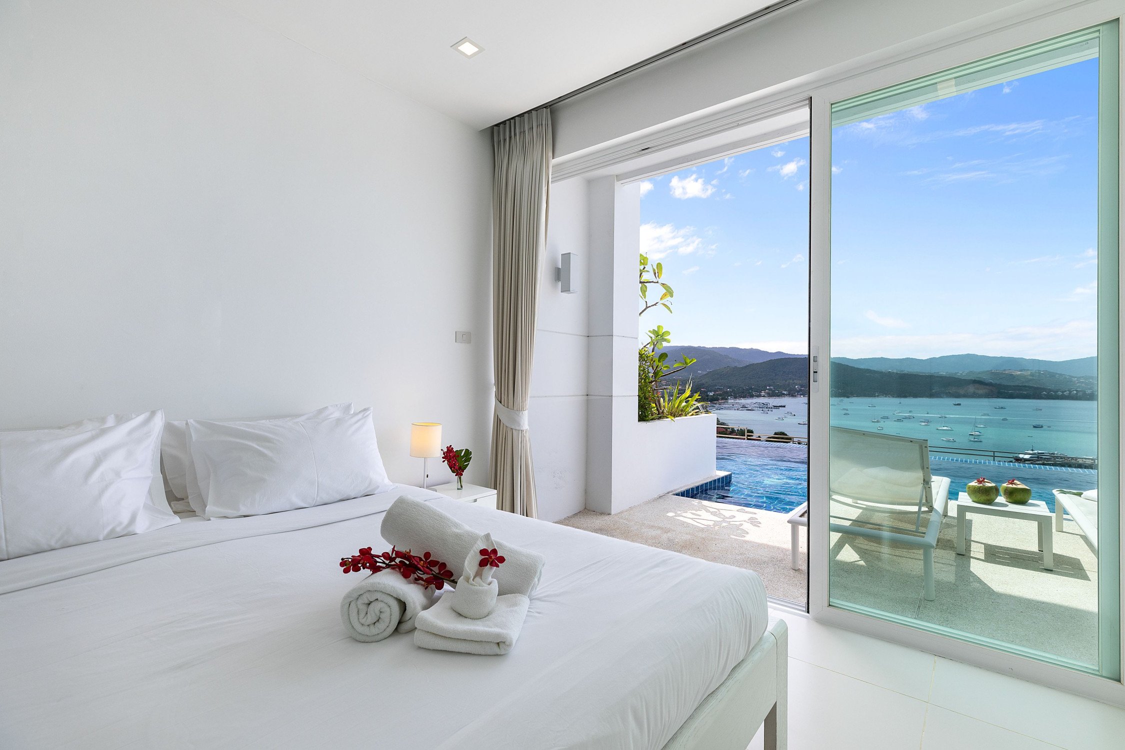 Sea-View 2-Bedroom Apartment, 118 m² — Bang Rak — Two suites off the living room