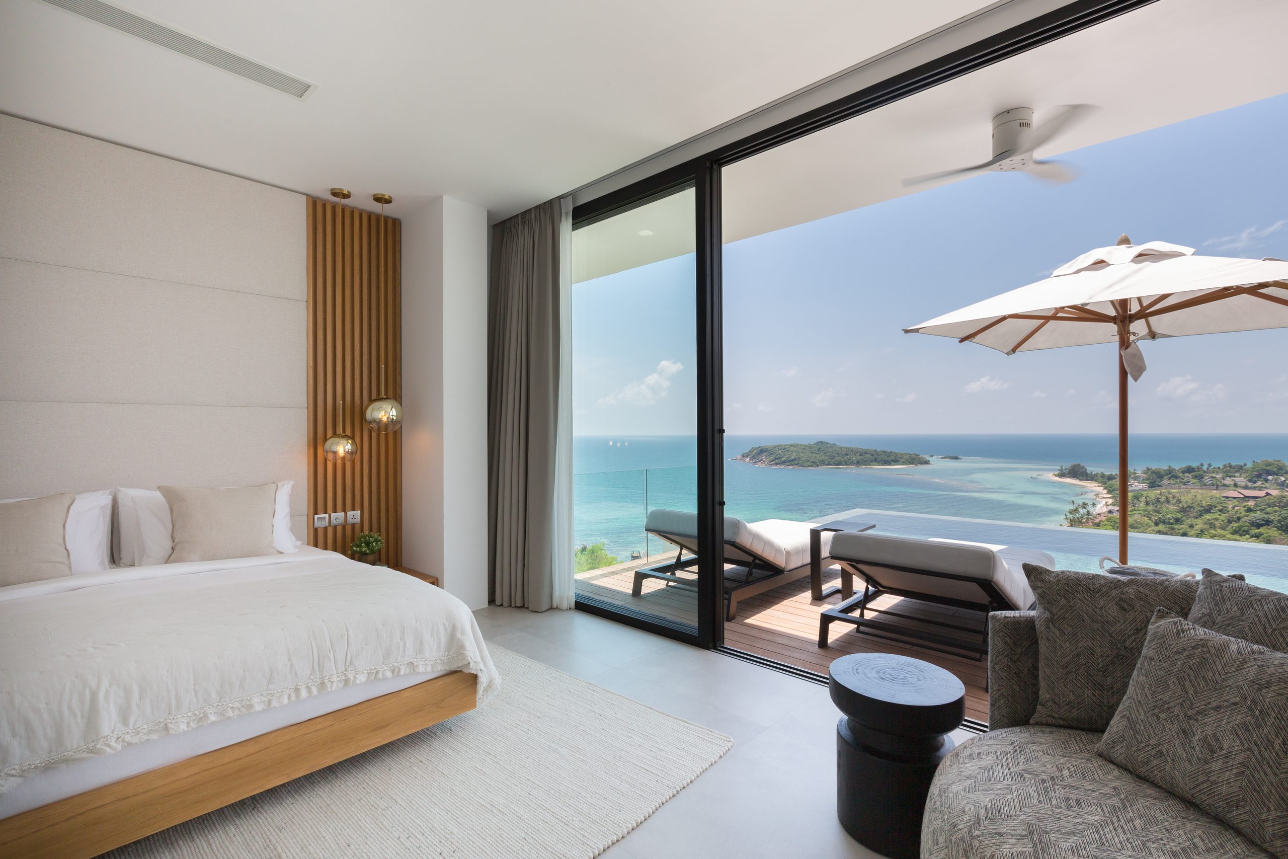 Sea-View 3-Bedroom Villa — North Chaweng — A balcony over the bay